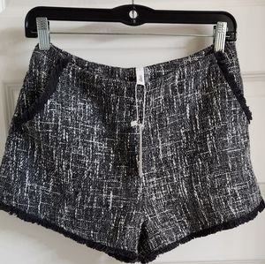 TWEED Fully Lined NEW w/tags Side zip shorts. Front pockets fringe detail.Blk/Wt